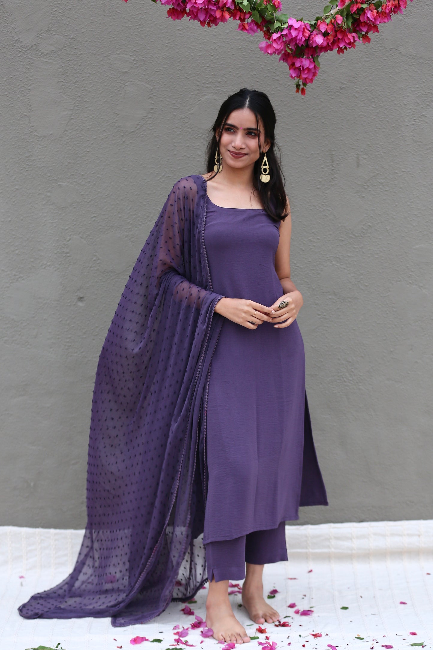 Muted lilac sleeveless kurta pants and dupatta (Set of 3)