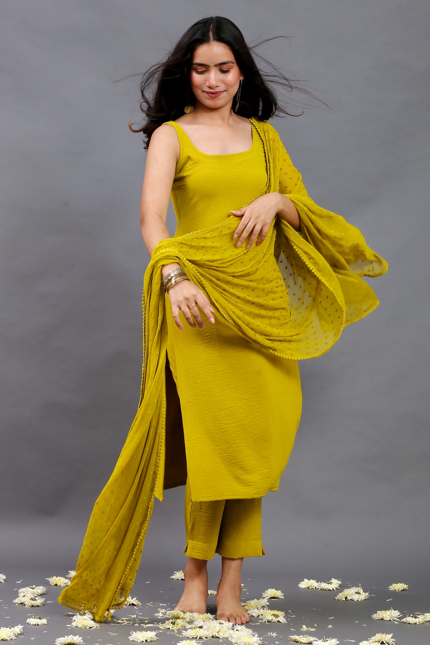 Lemon green sleeveless kurta pants & dupatta (Set of 3)