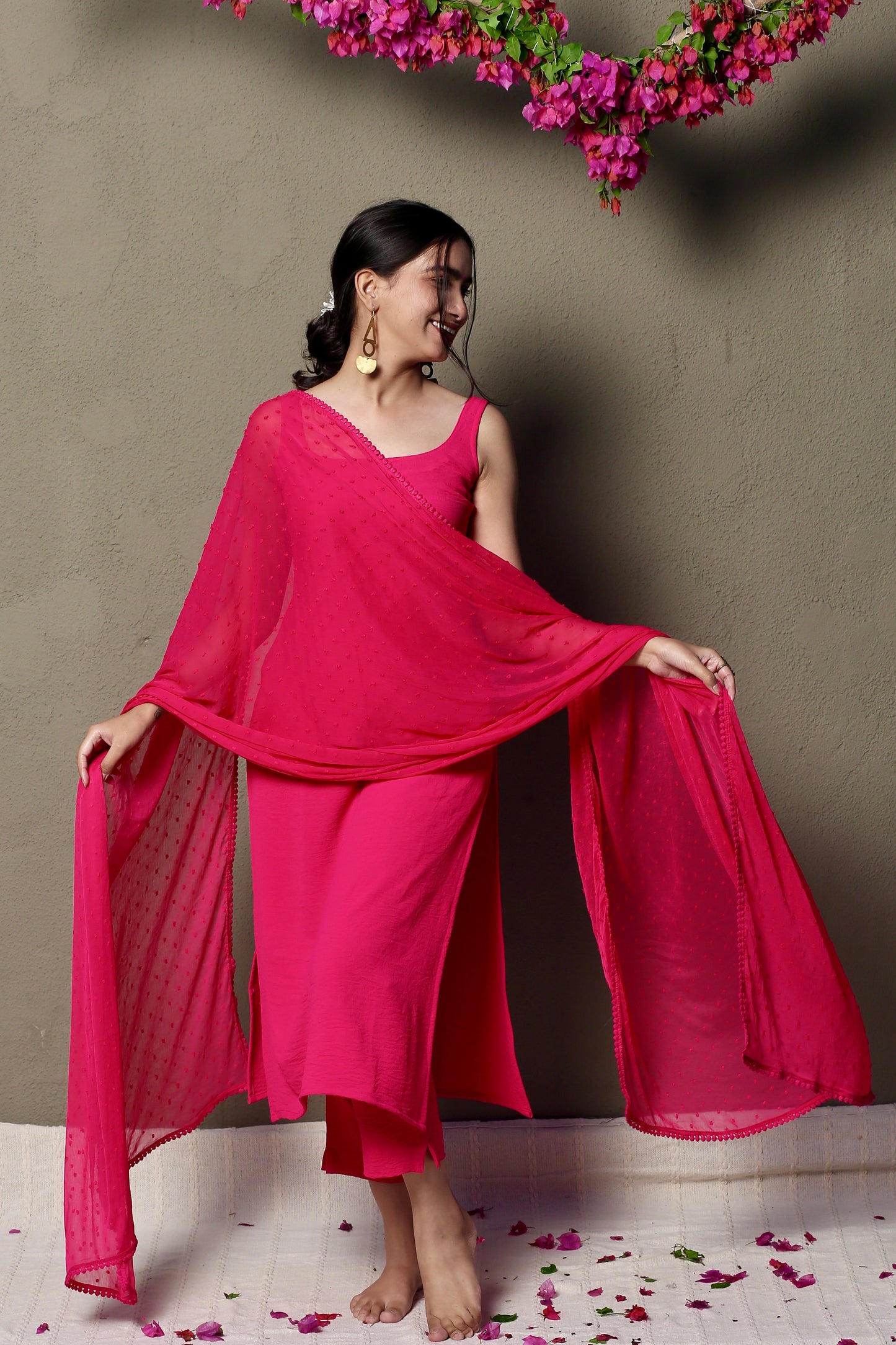 Hot pink sleeveless kurta pants & dupatta (Set of 3)