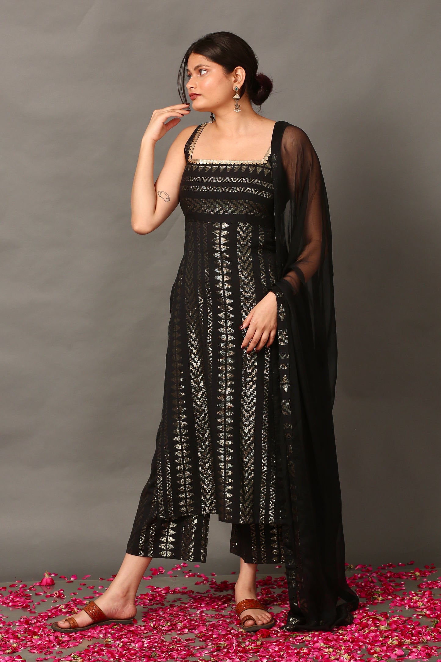 Midnight gold kurta set (sleevesless)