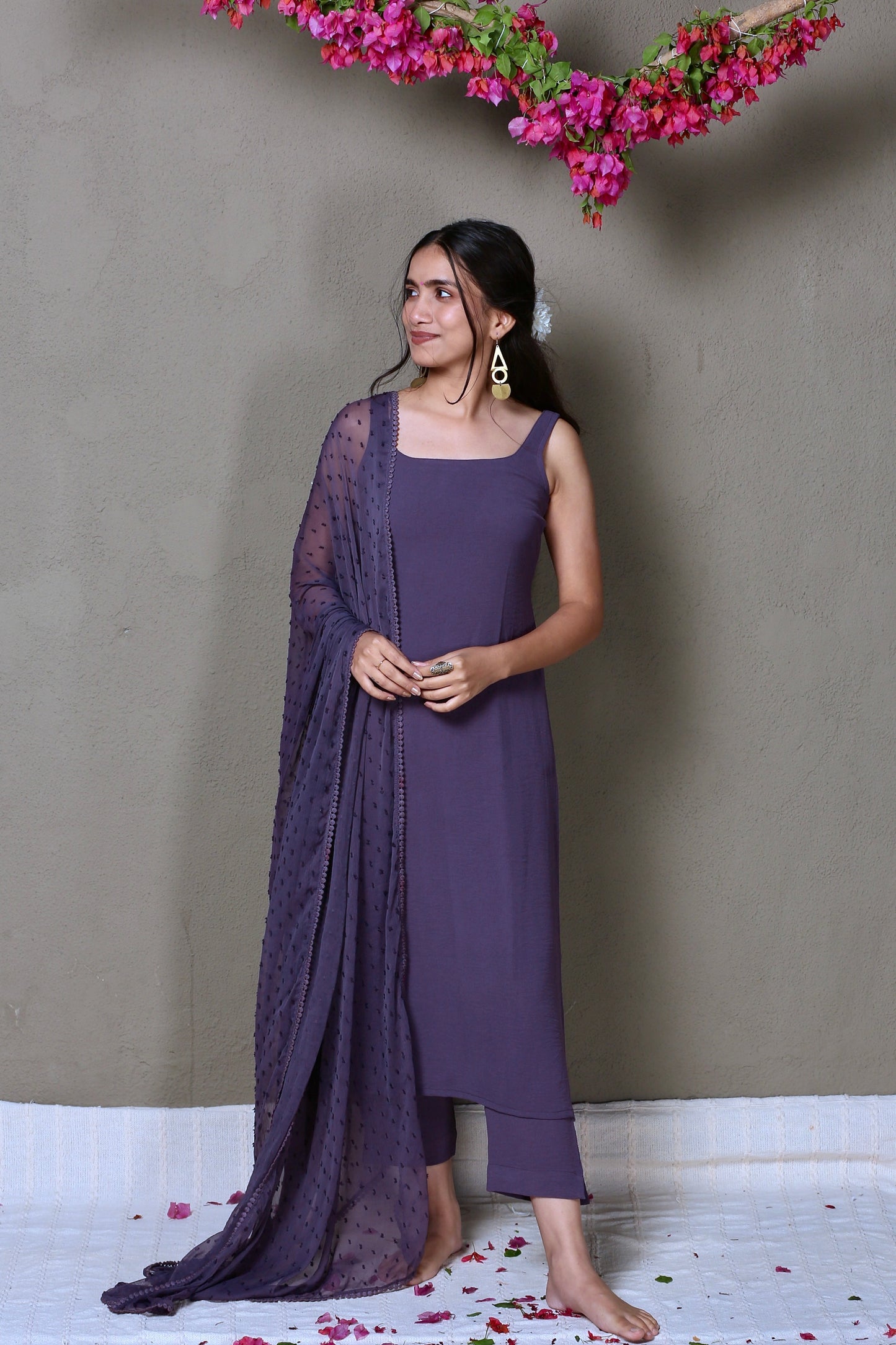 Muted lilac sleeveless kurta pants and dupatta (Set of 3)