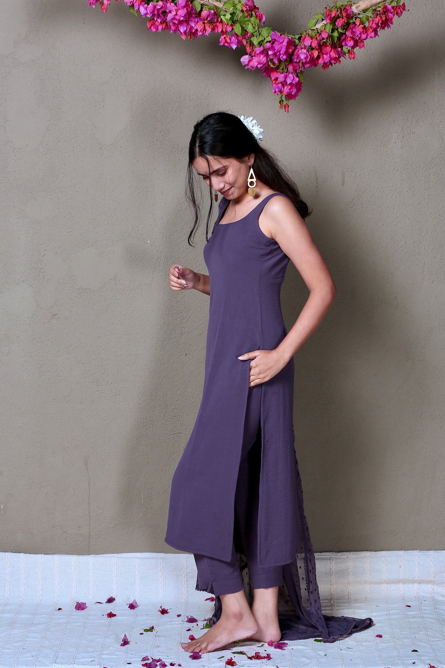 Muted lilac sleeveless kurta pants and dupatta (Set of 3)