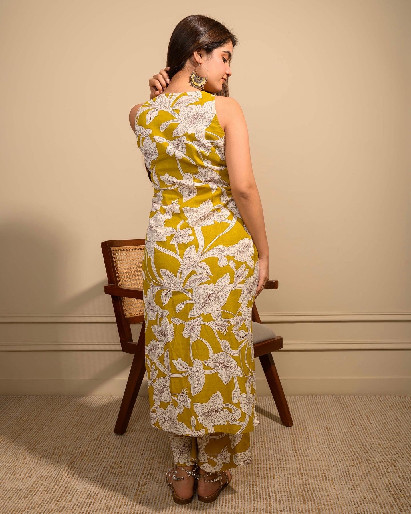 Lemon Green Linen Sleeveless (Only kurta)