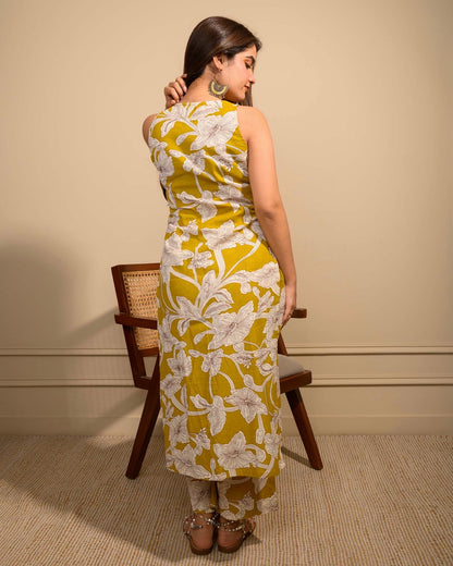 Lemon Green Linen Sleeveless (Only kurta)