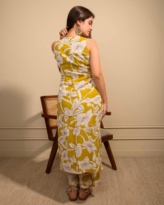 Lemon Green Linen Sleeveless (Only kurta)