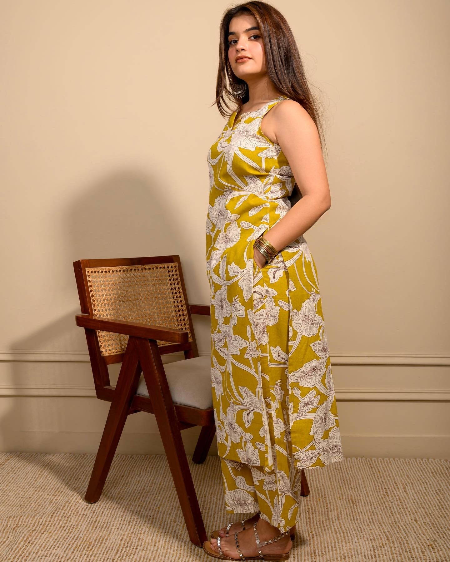 Lemon Green Linen Sleeveless (Only kurta)