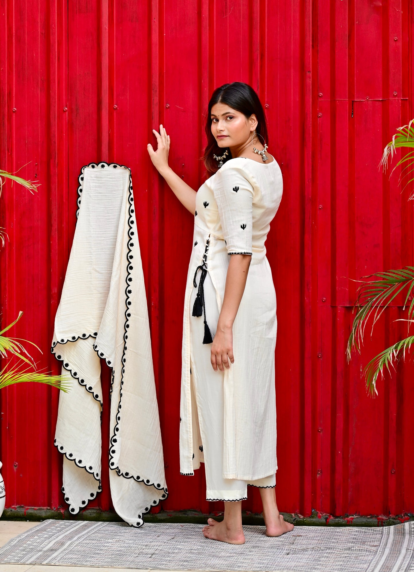 Off White Cactus Embroidered High Slit Suit Se