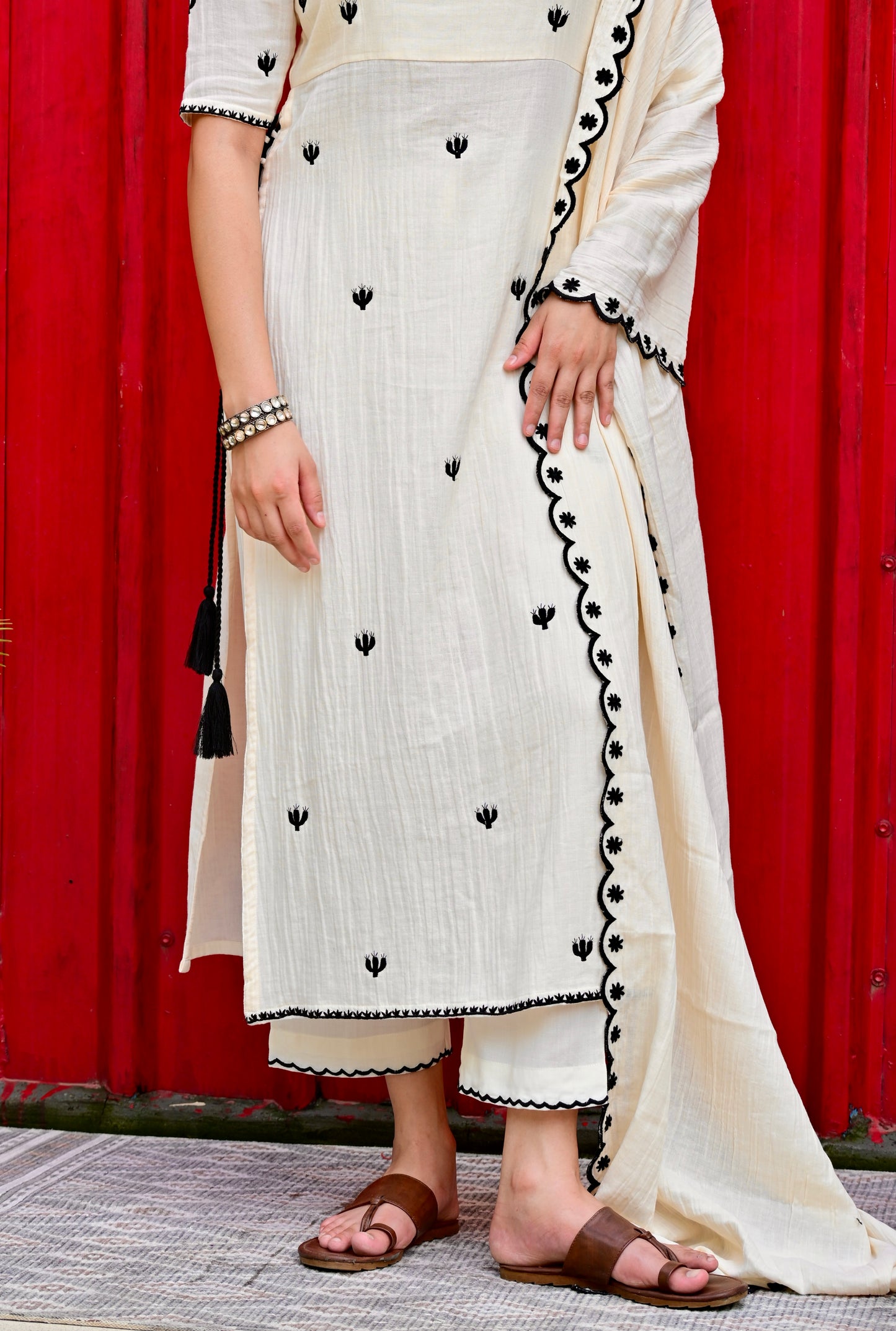 Off White Cactus Embroidered High Slit Suit Se