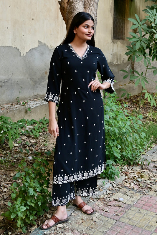 Black & White Floral Emroidered Kurta Set