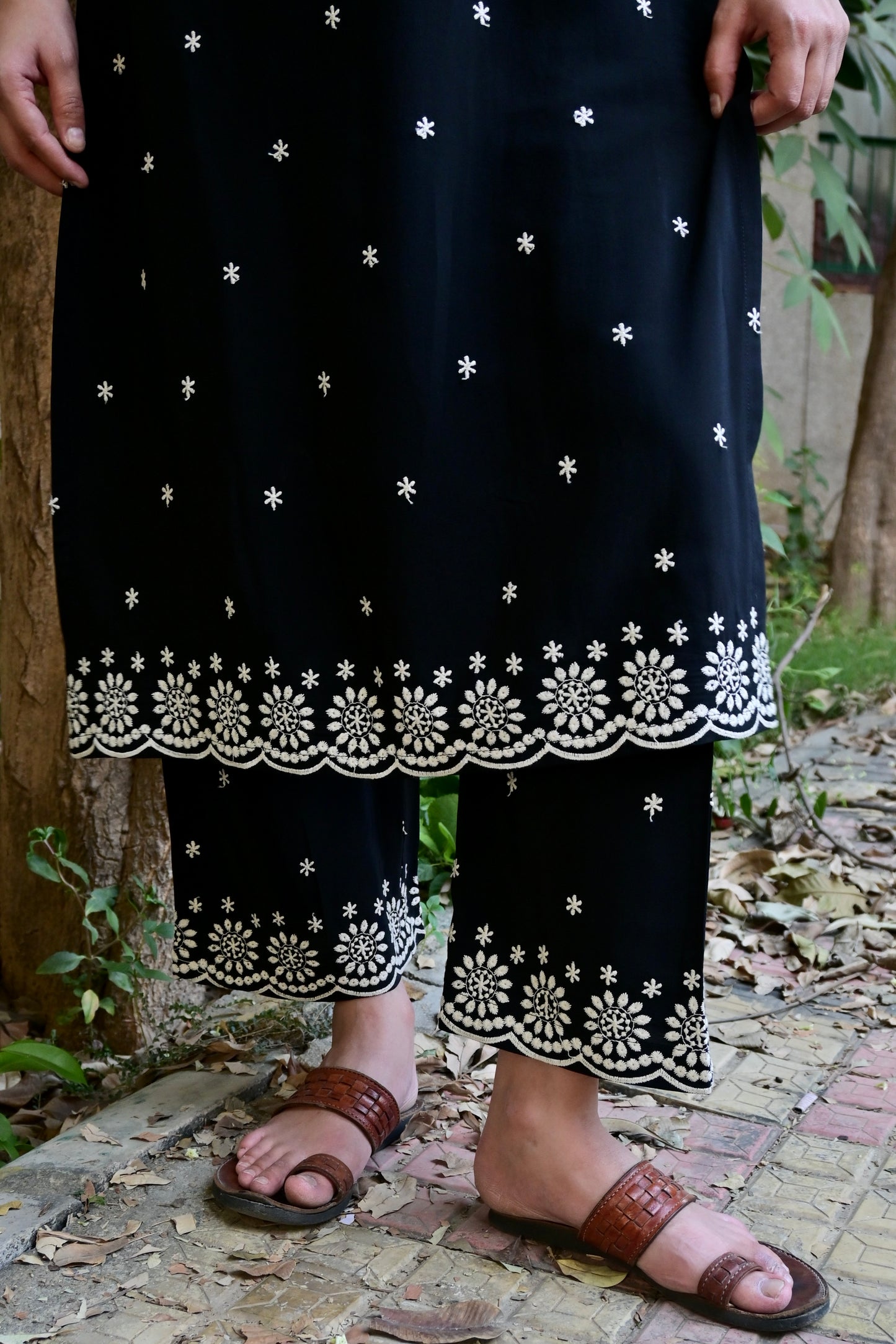 Black & White Floral Emroidered Kurta Set