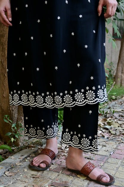 Black & White Floral Emroidered Kurta Set