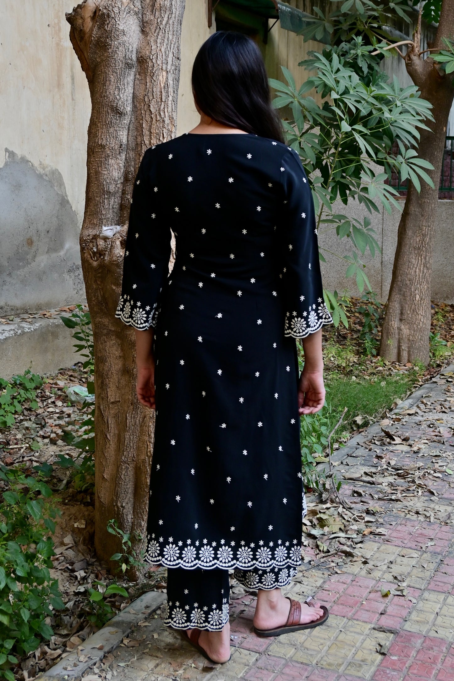 Black & White Floral Emroidered Kurta Set
