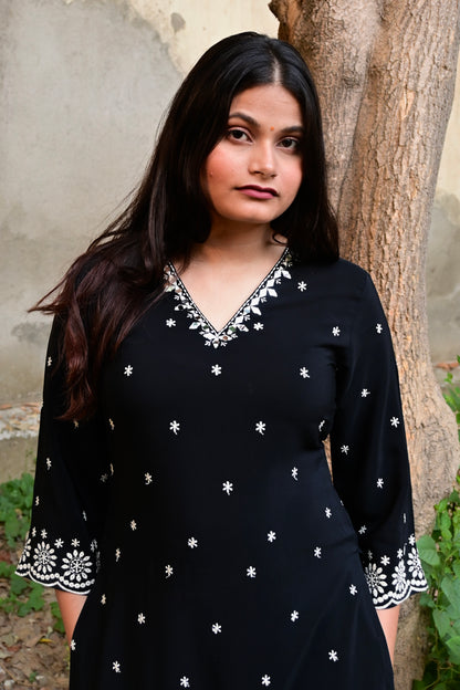 Black & White Floral Emroidered Kurta Set