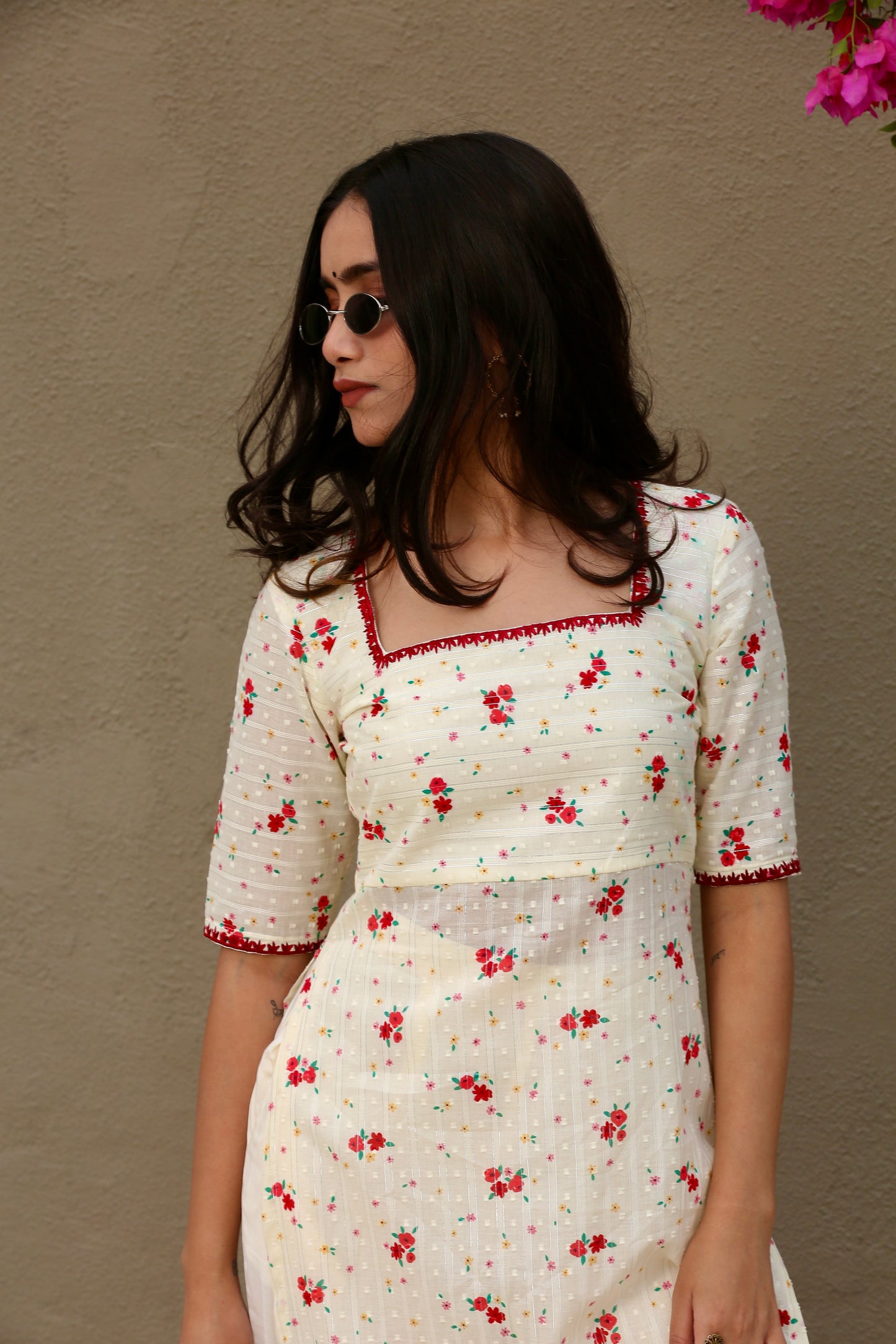 Off white & red printed kurta pants and dupatta