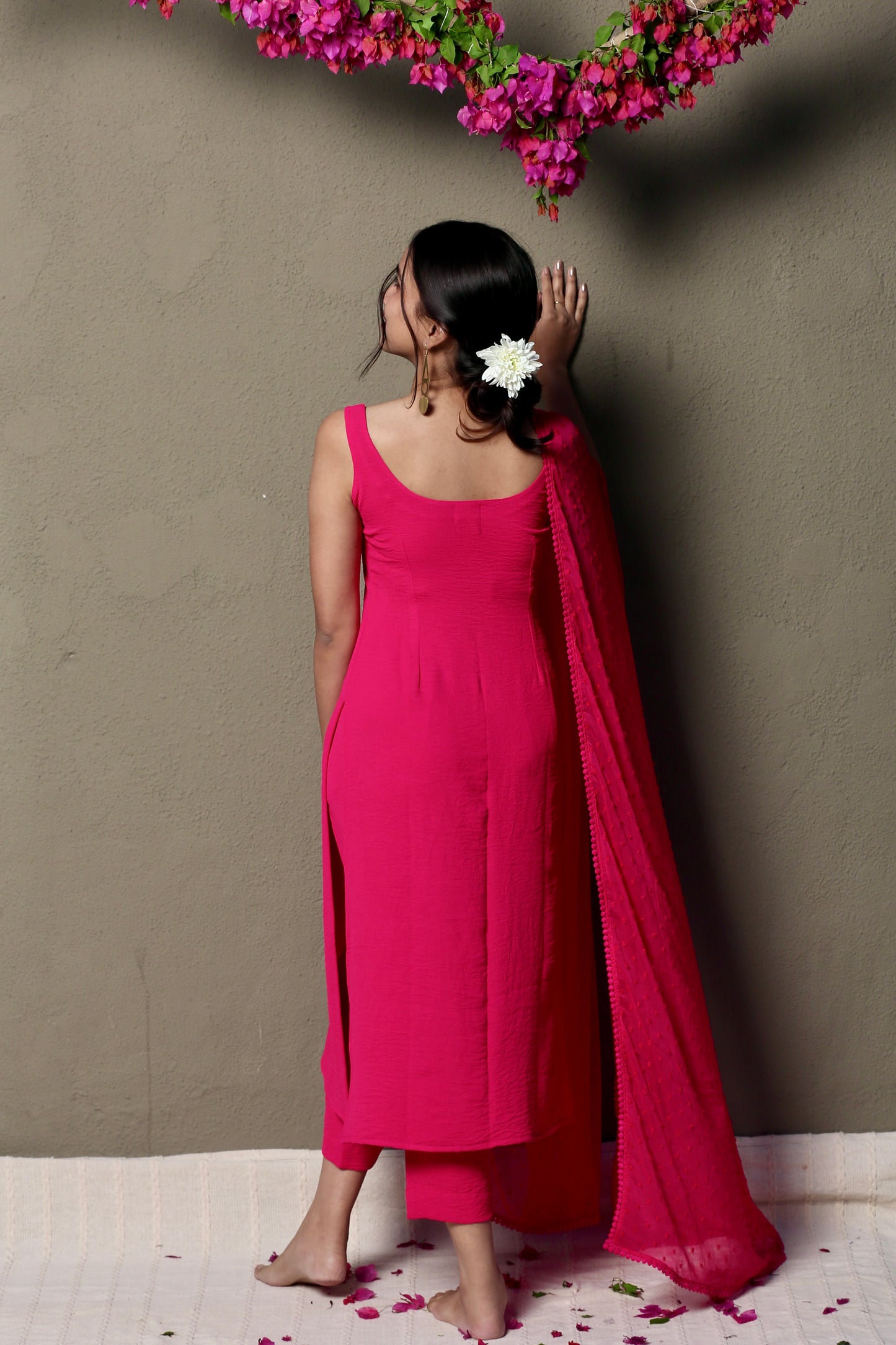 Hot pink sleeveless kurta pants & dupatta (Set of 3)