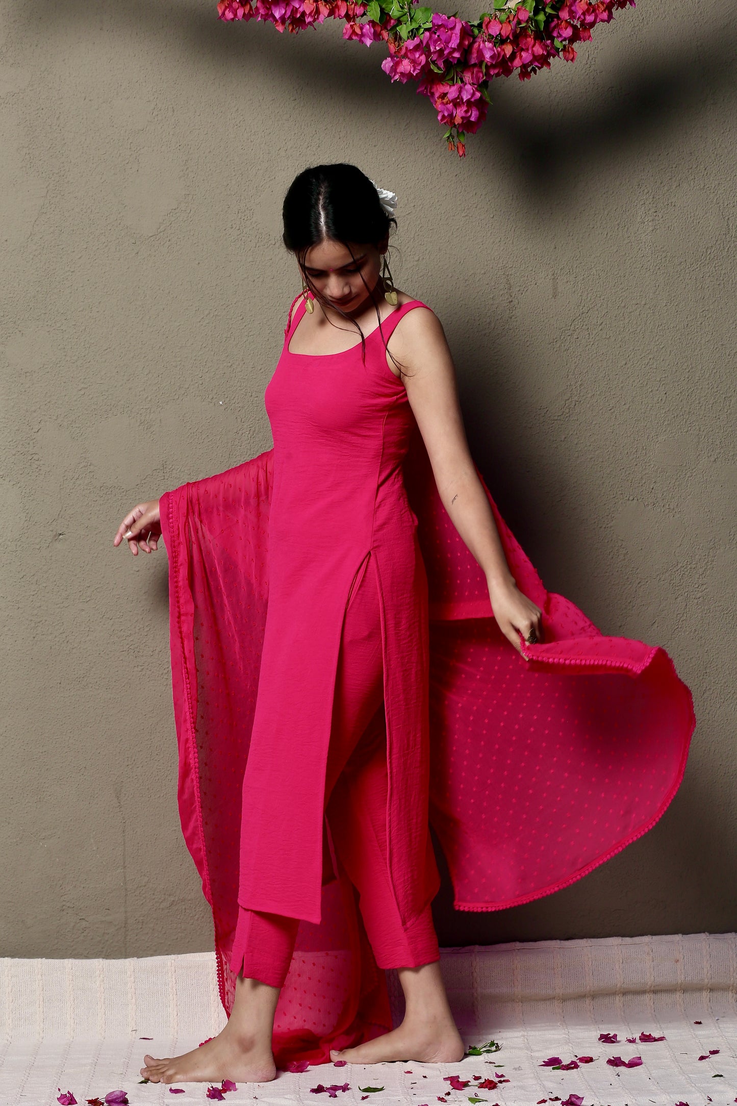 Hot pink sleeveless kurta pants & dupatta (Set of 3)