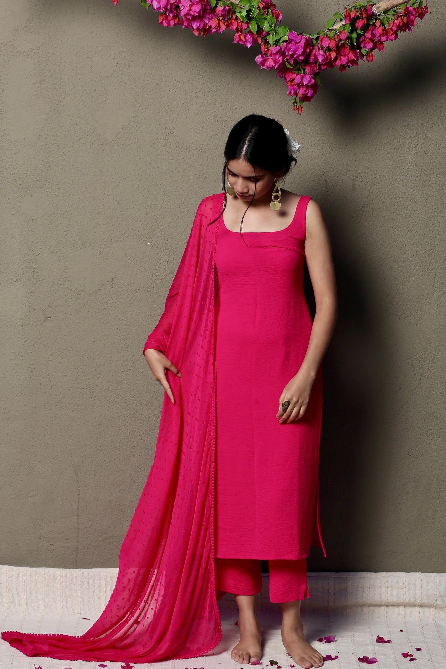 Hot pink sleeveless kurta pants & dupatta (Set of 3)