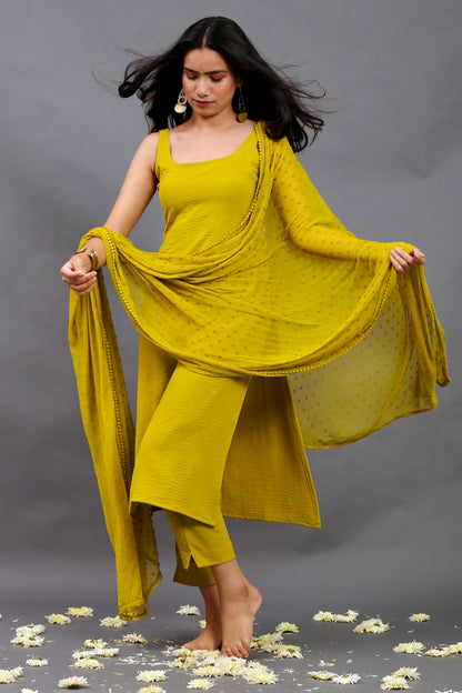 Lemon green sleeveless kurta pants & dupatta (Set of 3)
