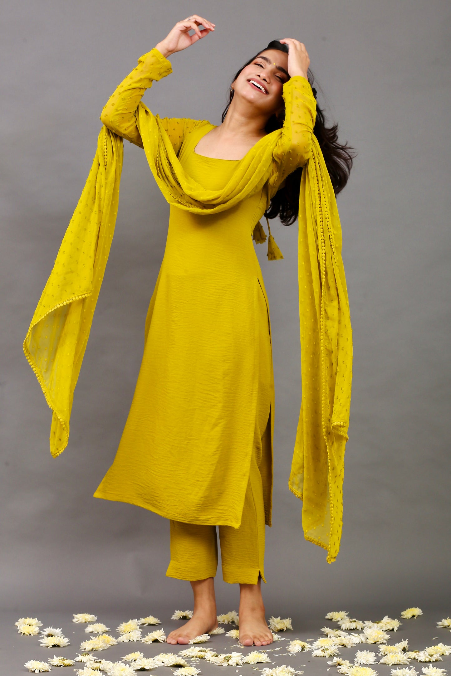 Lemon green full sleeves kurta pants & dupatta (Set of 3)