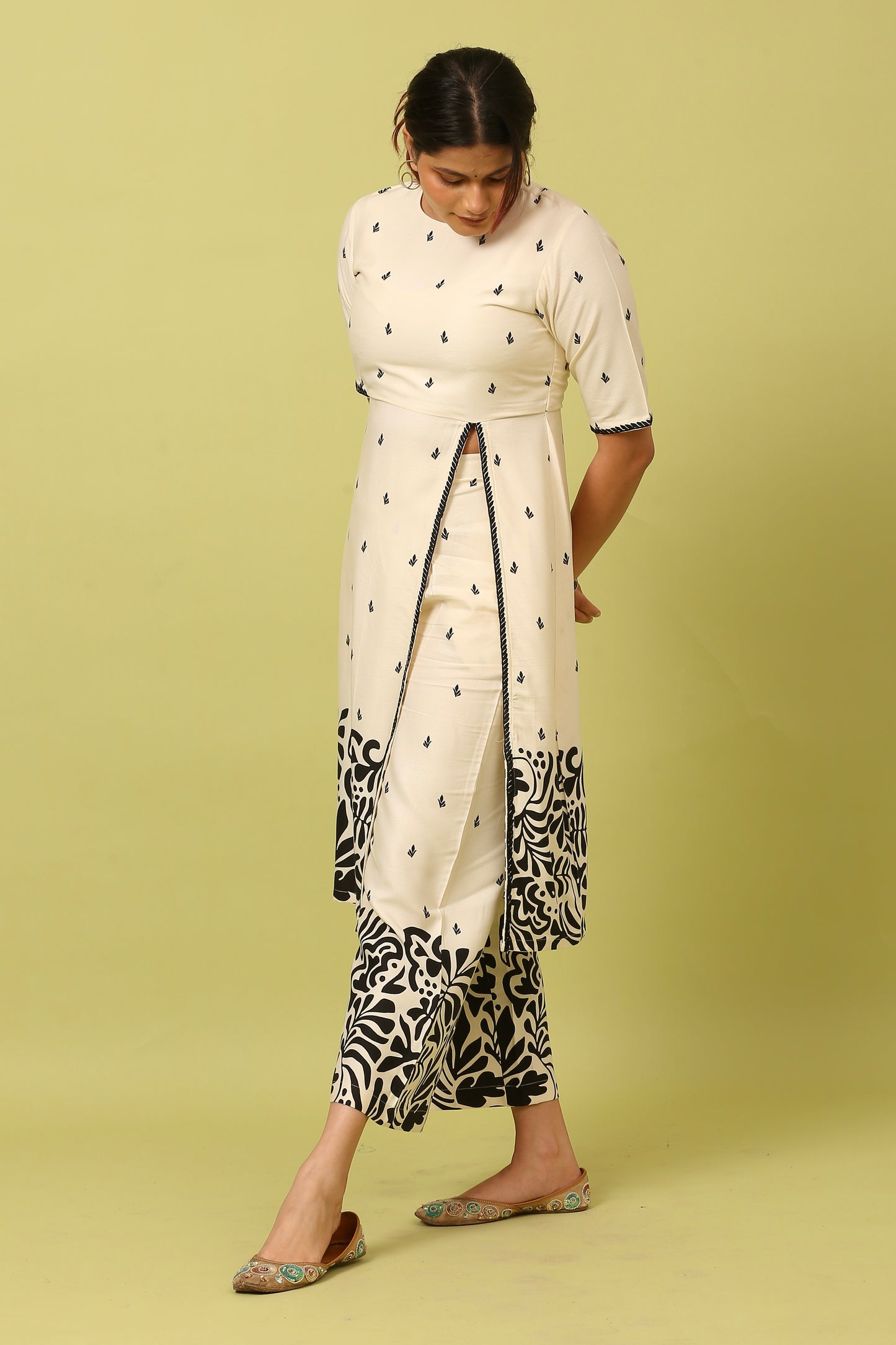 Off White & Black Printed Thigh High Slit Suit Set