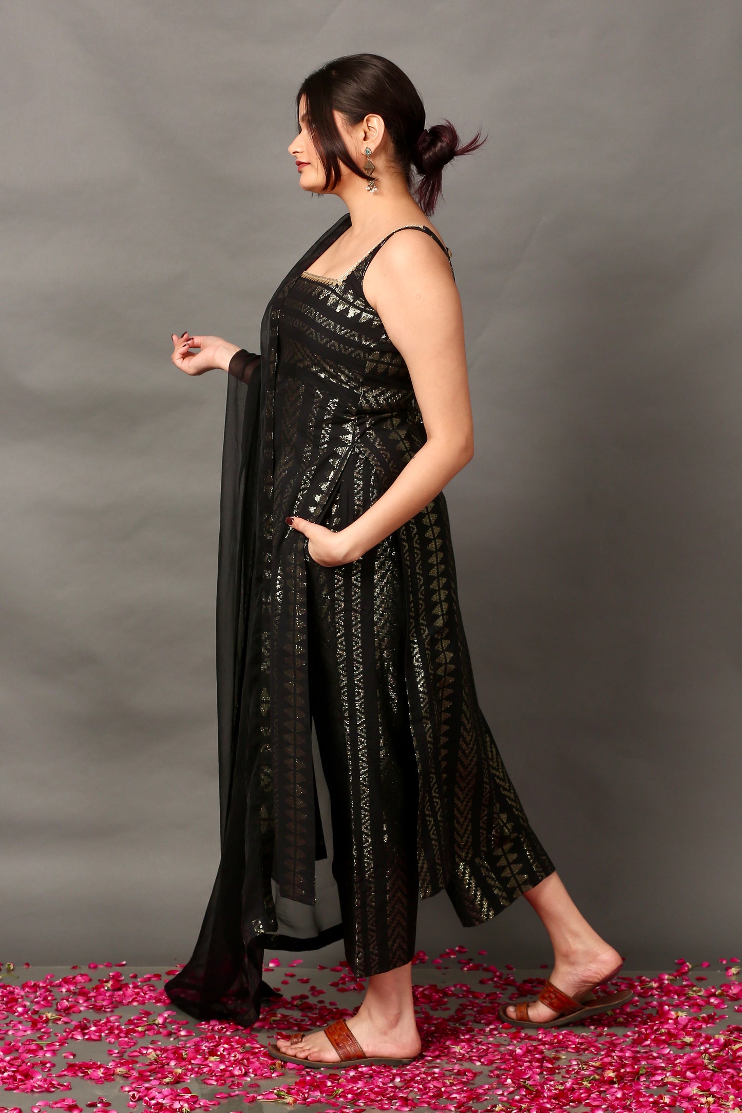 Midnight gold kurta set (sleevesless)