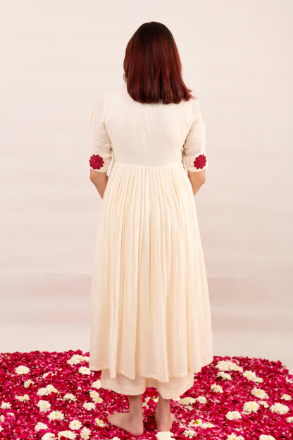 Off white floral embroidered patchwork kurta & pants set